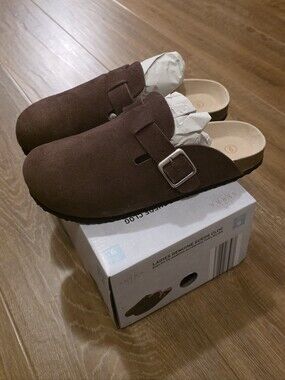 NWT SERRA Chocolate Brown Genuine Suede Clog Size 9